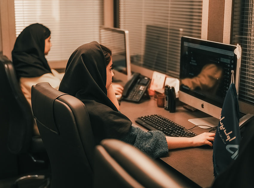 تصویری از بخشی از تیم پشتیبانی اول پرداخت